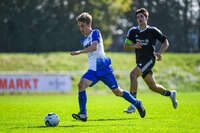 04.10.2026, Bad Wörishofen, Deutschland. U19 (A-Jun.) Kreisklasse Allgäu - Nord: FC Bad Wörishofen U19 gegen SG Unterrieden U19. Spielort: Stadion Am Unteren Hart. Niklas Lichtenberg (FC Bad Wörishofen) am Ball, mit dem Ball, in einer Spielszene