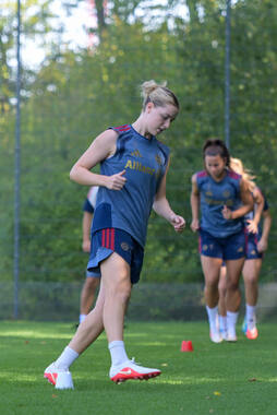 05.08.2026, München, Deutschland. Google Pixel Frauen-Bundesliga: Die FC Bayern Frauen absolvieren auf dem FC Bayern Campus eine Trainingseinheit zur Vorbereitung auf das Testspiel gegen Paris FC. Alara Sehitler (FC Bayern Frauen)