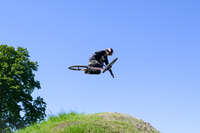 Mindelheim, Deutschland – 23.05.2026: Eröffnung der neuen BikeArea auf der Schwabenwiese in Mindelheim. Die von Schanzenwerk gestaltete und gebaute Anlage umfasst Pumptrack-, Flowline- und Jumpline-Elemente für Kinder, Jugendliche und Erwachsene.