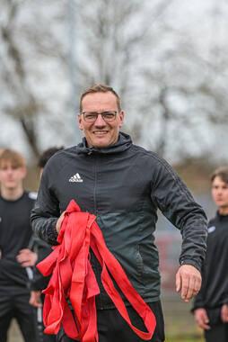 Bad Wörishofen, Deutschland – Vorbereitungstraining für das Schulderby 2026 zwischen der Wirtschaftsschule Bad Wörishofen und dem Josef-Bernhard-Gymnasium Türkheim auf dem Gelände der Wirtschaftsschule in Bad Wörishofen. Das Spiel ist für Mai 2026 geplant.