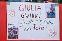 06.09.2026, München, Deutschland. Google Pixel Frauen-Bundesliga: FC Bayern München Frauen gegen SC Freiburg Frauen am FC Bayern Campus. Plakat für Giulia Gwinn (FC Bayern Frauen)