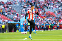Allianz Arena, München, Deutschland – 25.04.2026: Fußball, UEFA Women’s Champions League 2025/2026, Halbfinale Hinspiel, FC Bayern München Frauen vs. FC Barcelona Frauen: Maria Luisa Grohs (FC Bayern München, Tor) springt.