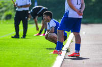 04.10.2026, Bad Wörishofen, Deutschland. U19 (A-Jun.) Kreisklasse Allgäu - Nord: FC Bad Wörishofen U19 gegen SG Unterrieden U19. Spielort: Stadion Am Unteren Hart. Bahtiar Koktas (Trainer, FC Bad Wörishofen) nachdenklich, ernst, fokussiert