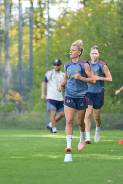 05.08.2026, München, Deutschland. Google Pixel Frauen-Bundesliga: Die FC Bayern Frauen absolvieren auf dem FC Bayern Campus eine Trainingseinheit zur Vorbereitung auf das Testspiel gegen Paris FC. Linda Dallmann (FC Bayern Frauen)