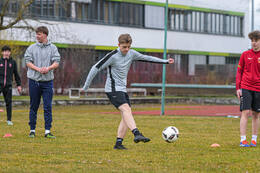 Bad Wörishofen, Deutschland – Vorbereitungstraining für das Schulderby 2026 zwischen der Wirtschaftsschule Bad Wörishofen und dem Josef-Bernhard-Gymnasium Türkheim auf dem Gelände der Wirtschaftsschule in Bad Wörishofen. Das Spiel ist für Mai 2026 geplant.