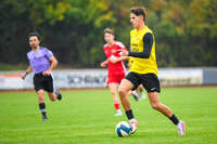 17.10.2026, Mindelheim, Bayern, Deutschland. Kreisliga Allgäu Nord: TSV Mindelheim gegen SV Oberegg. Spielort: Julius-Strohmayer-Stadion. Darius Argintaru (TSV Mindelheim) am Ball, mit dem Ball, in einer Spielszene