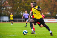 17.10.2026, Mindelheim, Bayern, Deutschland. Kreisliga Allgäu Nord: TSV Mindelheim gegen SV Oberegg. Spielort: Julius-Strohmayer-Stadion. Sulayman Drammeh (TSV Mindelheim) am Ball, mit dem Ball, in einer Spielszene