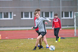 Bad Wörishofen, Deutschland – Vorbereitungstraining für das Schulderby 2026 zwischen der Wirtschaftsschule Bad Wörishofen und dem Josef-Bernhard-Gymnasium Türkheim auf dem Gelände der Wirtschaftsschule in Bad Wörishofen. Das Spiel ist für Mai 2026 geplant.