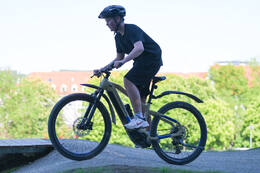 Mindelheim, Deutschland – 23.05.2026: Eröffnung der neuen BikeArea auf der Schwabenwiese in Mindelheim. Die von Schanzenwerk gestaltete und gebaute Anlage umfasst Pumptrack-, Flowline- und Jumpline-Elemente für Kinder, Jugendliche und Erwachsene.