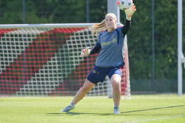 05.08.2026, München, Deutschland. Google Pixel Frauen-Bundesliga: Die FC Bayern Frauen absolvieren auf dem FC Bayern Campus eine Trainingseinheit zur Vorbereitung auf das Testspiel gegen Paris FC. Regina van Eijk (FC Bayern Frauen)