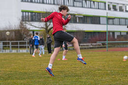 Bad Wörishofen, Deutschland – Vorbereitungstraining für das Schulderby 2026 zwischen der Wirtschaftsschule Bad Wörishofen und dem Josef-Bernhard-Gymnasium Türkheim auf dem Gelände der Wirtschaftsschule in Bad Wörishofen. Das Spiel ist für Mai 2026 geplant.