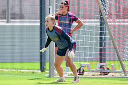 19.08.2026, München, Deutschland. Google Pixel Frauen-Bundesliga: Die FC Bayern Frauen absolvieren auf dem FC Bayern Campus eine Trainingseinheit vor dem Bundesliga-Saisonauftakt gegen den 1. FC Union Berlin. Regina van Eijk (FC Bayern Frauen)
