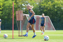 05.08.2026, München, Deutschland. Google Pixel Frauen-Bundesliga: Die FC Bayern Frauen absolvieren auf dem FC Bayern Campus eine Trainingseinheit zur Vorbereitung auf das Testspiel gegen Paris FC. Pernille Harder (FC Bayern Frauen)