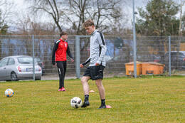 Bad Wörishofen, Deutschland – Vorbereitungstraining für das Schulderby 2026 zwischen der Wirtschaftsschule Bad Wörishofen und dem Josef-Bernhard-Gymnasium Türkheim auf dem Gelände der Wirtschaftsschule in Bad Wörishofen. Das Spiel ist für Mai 2026 geplant.
