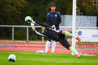 17.10.2026, Mindelheim, Bayern, Deutschland. Kreisliga Allgäu Nord: TSV Mindelheim gegen SV Oberegg. Spielort: Julius-Strohmayer-Stadion. Manuel Zech (TSV Mindelheim) fliegt