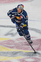 09.10.2026, München, Deutschland. PENNY DEL, Deutsche Eishockey Liga, Saison 2026/27, 7. Spieltag: EHC Red Bull München gegen ERC Ingolstadt im SAP Garden in München. Patrick Hager (EHC Red Bull München) am Puck, mit dem Puck, in Puckbesitz