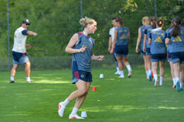 05.08.2026, München, Deutschland. Google Pixel Frauen-Bundesliga: Die FC Bayern Frauen absolvieren auf dem FC Bayern Campus eine Trainingseinheit zur Vorbereitung auf das Testspiel gegen Paris FC. Alara Sehitler (FC Bayern Frauen)