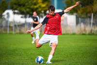 03.10.2026, Mindelheim, Deutschland. Kreisliga Allgäu Nord: TSV Mindelheim gegen (SG) Sontheim/Westerheim. Spielort: Julius-Strohmayer Stadion. Moritz Radewaldt (TSV Mindelheim) beim Schuss, beim Abschluss, bei der Schussabgabe