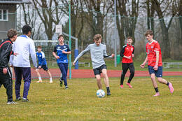 Bad Wörishofen, Deutschland – Vorbereitungstraining für das Schulderby 2026 zwischen der Wirtschaftsschule Bad Wörishofen und dem Josef-Bernhard-Gymnasium Türkheim auf dem Gelände der Wirtschaftsschule in Bad Wörishofen. Das Spiel ist für Mai 2026 geplant.