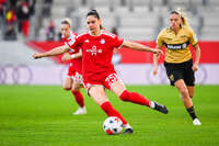 19.10.2026, München, Bayern, Deutschland. Google Pixel Frauen-Bundesliga: FC Bayern Frauen gegen VfB Stuttgart Frauen. Spielort: FC Bayern Campus-Stadion. Sarah Zadrazil (FC Bayern Frauen) beim Pass, beim Zuspiel, bei der Ballabgabe
