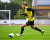 17.10.2026, Mindelheim, Bayern, Deutschland. Kreisliga Allgäu Nord: TSV Mindelheim gegen SV Oberegg. Spielort: Julius-Strohmayer-Stadion. Marc Mörstedt (TSV Mindelheim) am Ball, mit dem Ball, in einer Spielszene