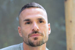 02.07.2026, Bad Wörishofen, Deutschland. Der FC Vaduz absolviert am vierten und vorletzten Tag seines Sommertrainingslagers Medientermine im Parkhotel Bad Wörishofen. Spieler, Trainer und insbesondere die Neuzugänge stehen für Interviews und Gespräche im Rahmen der Vorbereitung auf die Saison 2026/2027 der Swiss Football League (SFL) zur Verfügung. Dejan Sorgic (FC Vaduz)