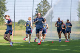 05.08.2026, München, Deutschland. Google Pixel Frauen-Bundesliga: Die FC Bayern Frauen absolvieren auf dem FC Bayern Campus eine Trainingseinheit zur Vorbereitung auf das Testspiel gegen Paris FC. Stine Ballisager (FC Bayern Frauen)