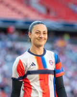 Allianz Arena, München, Deutschland – 25.04.2026: Fußball, UEFA Women’s Champions League 2025/2026, Halbfinale Hinspiel, FC Bayern München Frauen vs. FC Barcelona Frauen: Maria Luisa Grohs (FC Bayern München, Tor) lächelt und ist glücklich.