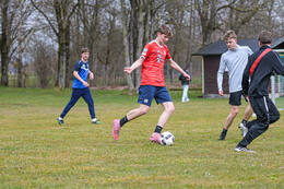 Bad Wörishofen, Deutschland – Vorbereitungstraining für das Schulderby 2026 zwischen der Wirtschaftsschule Bad Wörishofen und dem Josef-Bernhard-Gymnasium Türkheim auf dem Gelände der Wirtschaftsschule in Bad Wörishofen. Das Spiel ist für Mai 2026 geplant.
