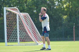 05.08.2026, München, Deutschland. Google Pixel Frauen-Bundesliga: Die FC Bayern Frauen absolvieren auf dem FC Bayern Campus eine Trainingseinheit zur Vorbereitung auf das Testspiel gegen Paris FC. Jose Barcala (Cheftrainer, FC Bayern Frauen)