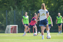 05.08.2026, München, Deutschland. Google Pixel Frauen-Bundesliga: Die FC Bayern Frauen absolvieren auf dem FC Bayern Campus eine Trainingseinheit zur Vorbereitung auf das Testspiel gegen Paris FC. Sarah Zadrazil (FC Bayern Frauen)
