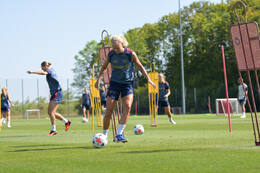 05.08.2026, München, Deutschland. Google Pixel Frauen-Bundesliga: Die FC Bayern Frauen absolvieren auf dem FC Bayern Campus eine Trainingseinheit zur Vorbereitung auf das Testspiel gegen Paris FC. Pernille Harder (FC Bayern Frauen)