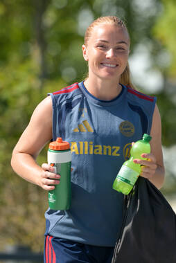 05.08.2026, München, Deutschland. Google Pixel Frauen-Bundesliga: Die FC Bayern Frauen absolvieren auf dem FC Bayern Campus eine Trainingseinheit zur Vorbereitung auf das Testspiel gegen Paris FC. Glodis Perla Viggosdottir (FC Bayern Frauen)