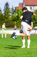 03.10.2026, Mindelheim, Deutschland. Kreisliga Allgäu Nord: TSV Mindelheim gegen (SG) Sontheim/Westerheim. Spielort: Julius-Strohmayer Stadion. Milan Etmans (TSV Mindelheim) am Ball, mit dem Ball, in einer Spielszene