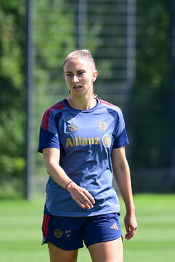 19.08.2026, München, Deutschland. Google Pixel Frauen-Bundesliga: Die FC Bayern Frauen absolvieren auf dem FC Bayern Campus eine Trainingseinheit vor dem Bundesliga-Saisonauftakt gegen den 1. FC Union Berlin. Katharina Naschenweng (FC Bayern Frauen)