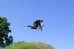 Mindelheim, Deutschland – 23.05.2026: Eröffnung der neuen BikeArea auf der Schwabenwiese in Mindelheim. Die von Schanzenwerk gestaltete und gebaute Anlage umfasst Pumptrack-, Flowline- und Jumpline-Elemente für Kinder, Jugendliche und Erwachsene.
