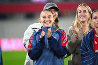 19.10.2026, München, Bayern, Deutschland. Google Pixel Frauen-Bundesliga: FC Bayern Frauen gegen VfB Stuttgart Frauen. Spielort: FC Bayern Campus-Stadion. Katharina Naschenweng (FC Bayern Frauen) fröhlich, gut gelaunt, lachend