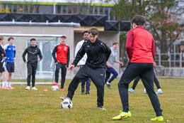 Bad Wörishofen, Deutschland – Vorbereitungstraining für das Schulderby 2026 zwischen der Wirtschaftsschule Bad Wörishofen und dem Josef-Bernhard-Gymnasium Türkheim auf dem Gelände der Wirtschaftsschule in Bad Wörishofen. Das Spiel ist für Mai 2026 geplant.