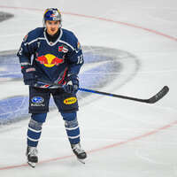 09.10.2026, München, Deutschland. PENNY DEL, Deutsche Eishockey Liga, Saison 2026/27, 7. Spieltag: EHC Red Bull München gegen ERC Ingolstadt im SAP Garden in München. Brady Ferguson (EHC Red Bull München) nachdenklich, ernst, fokussiert