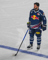 09.10.2026, München, Deutschland. PENNY DEL, Deutsche Eishockey Liga, Saison 2026/27, 7. Spieltag: EHC Red Bull München gegen ERC Ingolstadt im SAP Garden in München. Tobias Rieder (EHC Red Bull München) nachdenklich, ernst, fokussiert