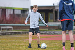 Bad Wörishofen, Deutschland – Vorbereitungstraining für das Schulderby 2026 zwischen der Wirtschaftsschule Bad Wörishofen und dem Josef-Bernhard-Gymnasium Türkheim auf dem Gelände der Wirtschaftsschule in Bad Wörishofen. Das Spiel ist für Mai 2026 geplant.