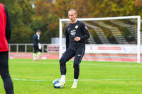 17.10.2026, Mindelheim, Bayern, Deutschland. Kreisliga Allgäu Nord: TSV Mindelheim gegen SV Oberegg. Spielort: Julius-Strohmayer-Stadion. Haris Omerasevic (TSV Mindelheim) beim Pass, beim Zuspiel, bei der Ballabgabe