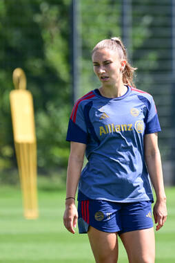 19.08.2026, München, Deutschland. Google Pixel Frauen-Bundesliga: Die FC Bayern Frauen absolvieren auf dem FC Bayern Campus eine Trainingseinheit vor dem Bundesliga-Saisonauftakt gegen den 1. FC Union Berlin. Katharina Naschenweng (FC Bayern Frauen)