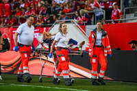 19.09.2026, München, Deutschland. Google Pixel Frauen-Bundesliga: FC Bayern München Frauen gegen 1. FC Köln Frauen am FC Bayern Campus. Köln braucht Hilfe von Ärtzten.
