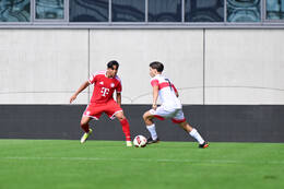 19.08.2026, München, Deutschland. FC Bayern München U19 vs. VfB Stuttgart U19 am FC Bayern Campus in München. Zweikampf