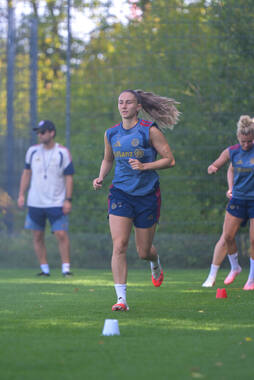 05.08.2026, München, Deutschland. Google Pixel Frauen-Bundesliga: Die FC Bayern Frauen absolvieren auf dem FC Bayern Campus eine Trainingseinheit zur Vorbereitung auf das Testspiel gegen Paris FC. Katharina Naschenweng (FC Bayern Frauen)