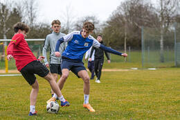 Bad Wörishofen, Deutschland – Vorbereitungstraining für das Schulderby 2026 zwischen der Wirtschaftsschule Bad Wörishofen und dem Josef-Bernhard-Gymnasium Türkheim auf dem Gelände der Wirtschaftsschule in Bad Wörishofen. Das Spiel ist für Mai 2026 geplant.