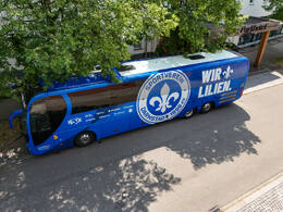 19.07.2026, Bad Wörishofen, Deutschland. 2. Bundesliga: Ankunft des SV Darmstadt 98 in Bad Wörishofen. Sommertrainingslager. Vorbereitung auf die Saison 2026/2027. Drohnenaufnahme vom Bus.