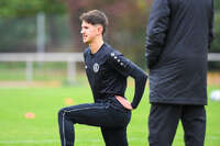 17.10.2026, Mindelheim, Bayern, Deutschland. Kreisliga Allgäu Nord: TSV Mindelheim gegen SV Oberegg. Spielort: Julius-Strohmayer-Stadion. Darius Argintaru (TSV Mindelheim) beim Aufwärmen, beim Warmmachen, während des Aufwärmens