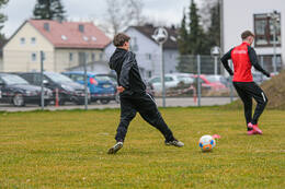 Bad Wörishofen, Deutschland – Vorbereitungstraining für das Schulderby 2026 zwischen der Wirtschaftsschule Bad Wörishofen und dem Josef-Bernhard-Gymnasium Türkheim auf dem Gelände der Wirtschaftsschule in Bad Wörishofen. Das Spiel ist für Mai 2026 geplant.